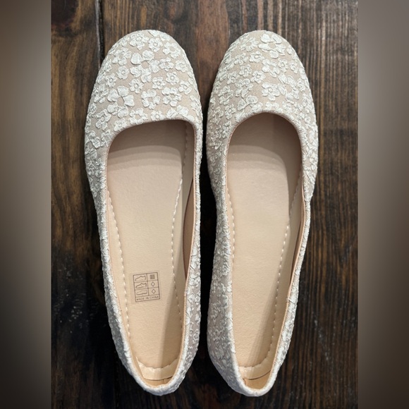 Shoes - Chic Cream Floral Women's Loafers